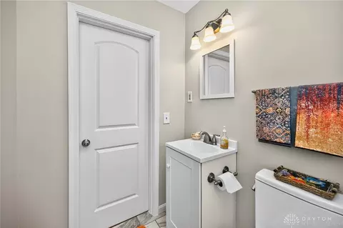 Bath - 9748 Leacrest Rd, Cincinnati, OH 45215 photo 4 of 7