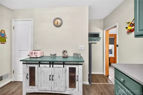 Entry Way - 9748 Leacrest Rd, Cincinnati, OH 45215 photo 2 of 3