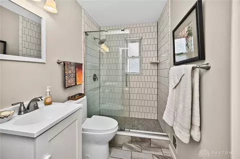 Bath - 9748 Leacrest Rd, Cincinnati, OH 45215 photo 1 of 7