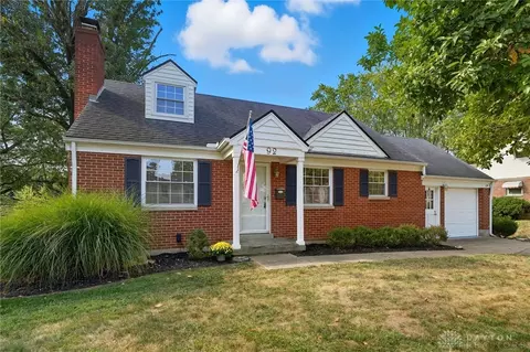 92 E Ridgeway Dr, Centerville, OH 45459