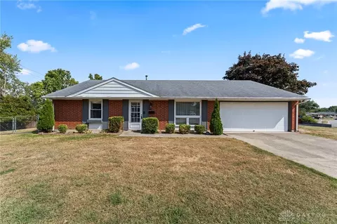 206 Lodestone Dr, Englewood, OH 45322
