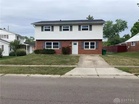145 Woods Rd, Springboro, OH 45066