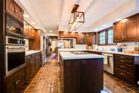 Kitchen - 4301 Tait Rd, Kettering, OH 45429 photo 3 of 9