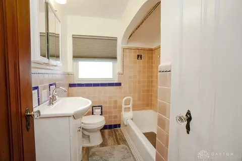 Bath - 3841 Thornton Dr, Silverton, OH 45236 photo 1 of 1