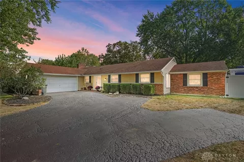 284 Tauber Dr, Centerville, OH 45458