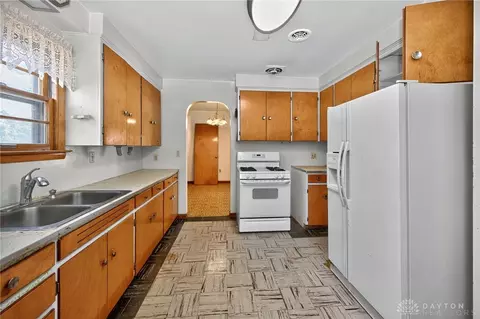 Kitchen - 5822 Broadway Rd, Springfield, OH 45502 photo 2 of 5