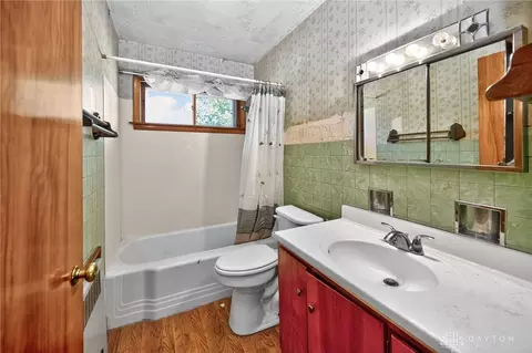 Bath - 5822 Broadway Rd, Springfield, OH 45502 photo 1 of 4