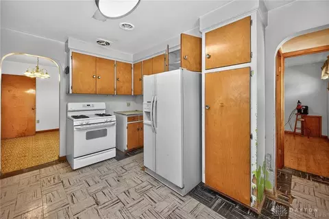 Kitchen - 5822 Broadway Rd, Springfield, OH 45502 photo 3 of 5
