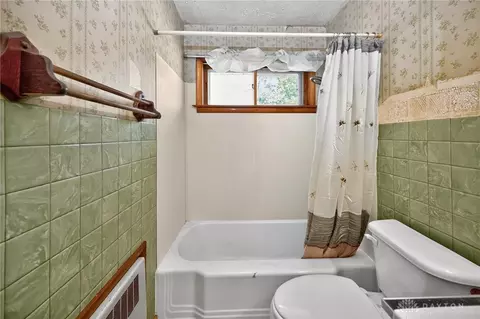 Bath - 5822 Broadway Rd, Springfield, OH 45502 photo 3 of 4