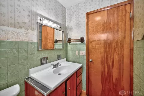 Bath - 5822 Broadway Rd, Springfield, OH 45502 photo 4 of 4