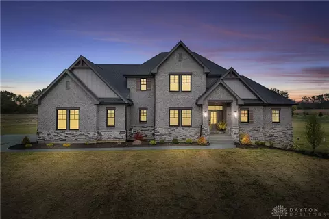 52 Maple Point Ct, Wilmington, OH 45177