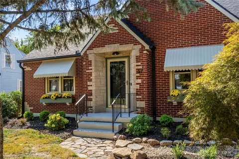 Exterior - 47 N Wright Ave, Fairborn, OH 45324 photo 3 of 17