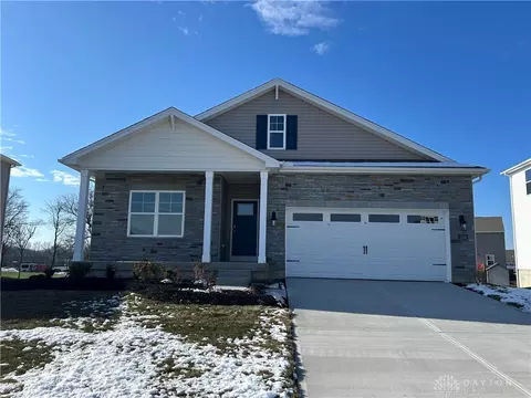 1808 Palmer Ct, Xenia, OH 45385