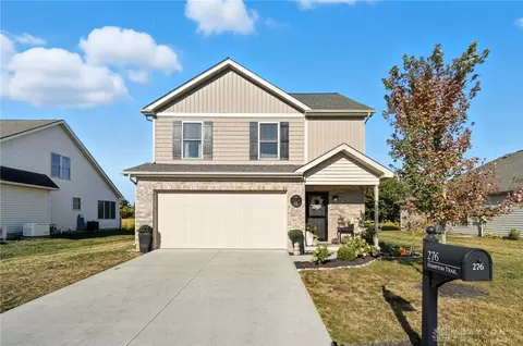 Exterior - 276 Hampton Trl, Springfield, OH 45502 photo 2 of 10
