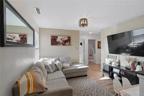 Entry Way - 276 Hampton Trl, Springfield, OH 45502 photo 3 of 3