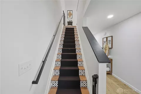 Entry Way - 276 Hampton Trl, Springfield, OH 45502 photo 2 of 3