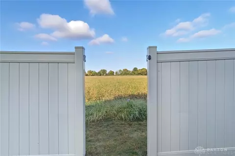 Exterior - 276 Hampton Trl, Springfield, OH 45502 photo 7 of 10