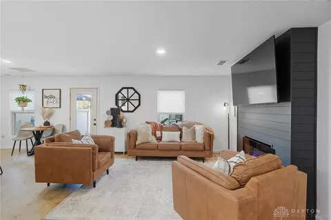 Living - 276 Hampton Trl, Springfield, OH 45502 photo 4 of 4