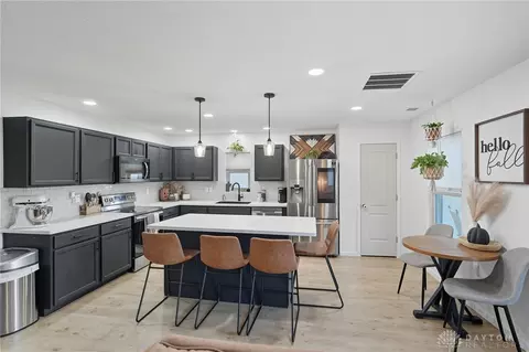 Kitchen - 276 Hampton Trl, Springfield, OH 45502 photo 1 of 4