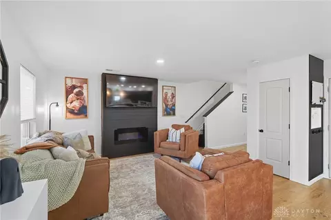Living - 276 Hampton Trl, Springfield, OH 45502 photo 3 of 4