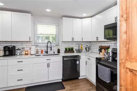 Kitchen - 2033 Westlawn Dr, Kettering, OH 45440 photo 4 of 6