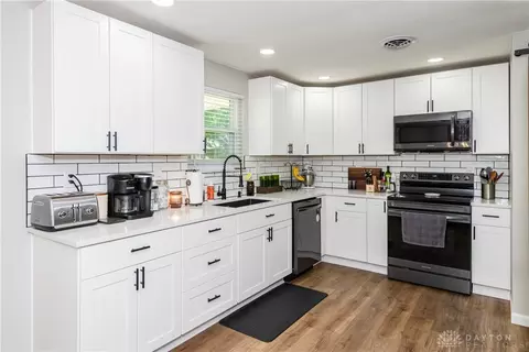 Kitchen - 2033 Westlawn Dr, Kettering, OH 45440 photo 1 of 6