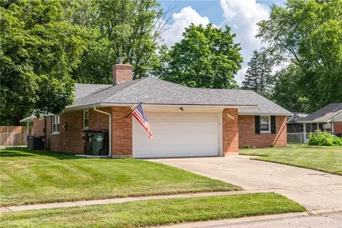 Exterior - 2033 Westlawn Dr, Kettering, OH 45440 photo 2 of 5