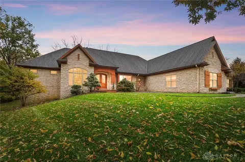705 Memorial Dr, Sugarcreek Township, OH 45385