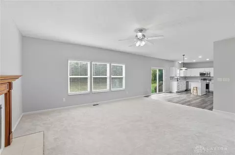Living - 792 Oak Forest Dr, Morrow, OH 45152 photo 7 of 8