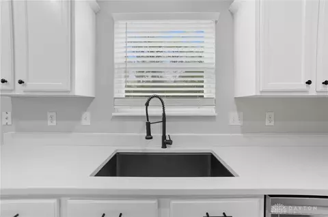 Kitchen - 792 Oak Forest Dr, Morrow, OH 45152 photo 4 of 5