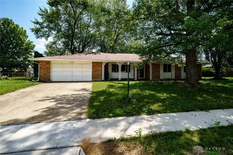 320 Camborne Dr, Englewood, OH 45322