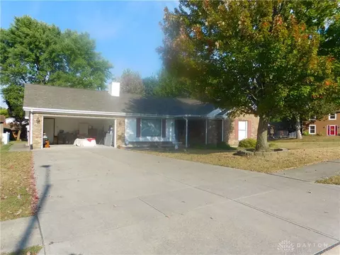 1132 Nouvelle Dr, Miamisburg, OH 45342