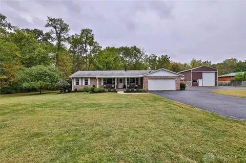 5689 Dearth Rd, Springboro, OH 45066