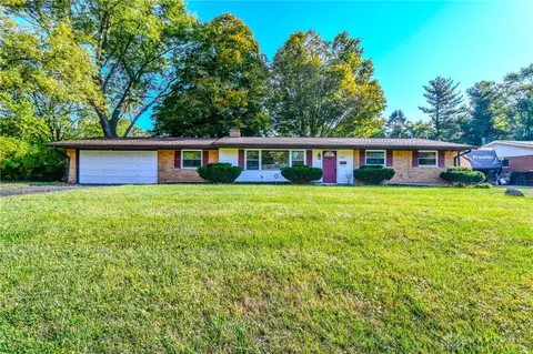 2264 S Linda Dr, Bellbrook, OH 45305