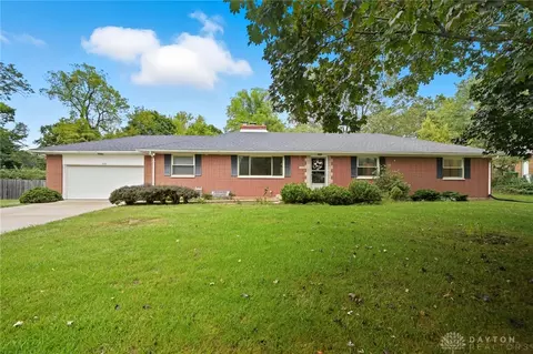 3330 Fair Oaks Dr, Dayton, OH 45434