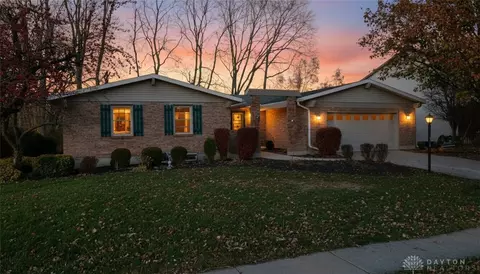 199 Finsbury Ln, Troy, OH 45373