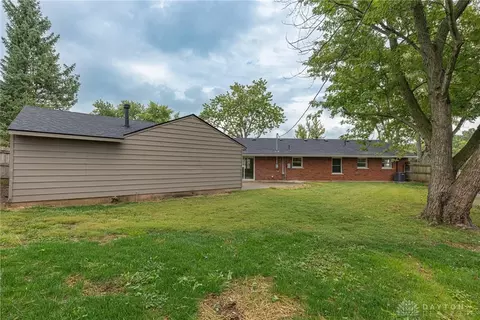 Exterior - 2841 Chinook Ln, Kettering, OH 45420 photo 4 of 5