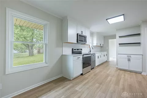 Kitchen - 2841 Chinook Ln, Kettering, OH 45420 photo 2 of 4