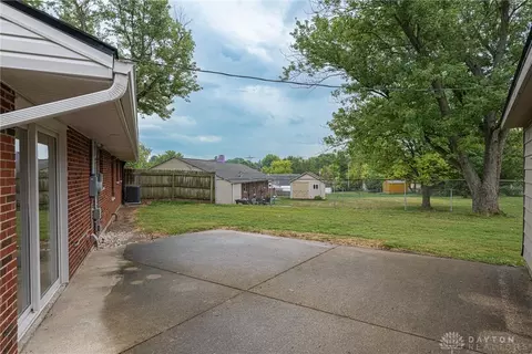 Exterior - 2841 Chinook Ln, Kettering, OH 45420 photo 2 of 5