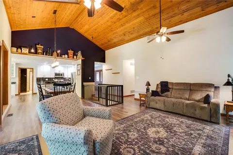 Living - 3930 Mallard Ave, Springfield, OH 45503 photo 2 of 6