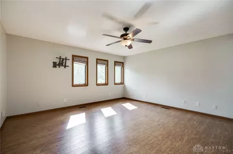 Living - 3930 Mallard Ave, Springfield, OH 45503 photo 4 of 6