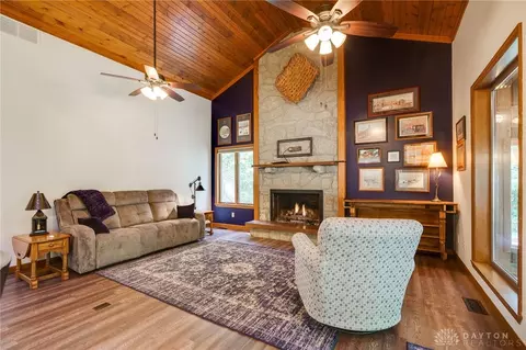 Living - 3930 Mallard Ave, Springfield, OH 45503 photo 1 of 6