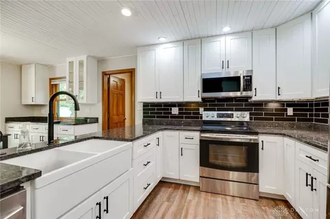 Kitchen - 3930 Mallard Ave, Springfield, OH 45503 photo 4 of 9