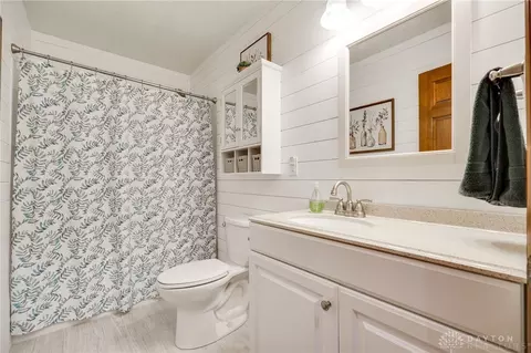 Bath - 3930 Mallard Ave, Springfield, OH 45503 photo 2 of 3