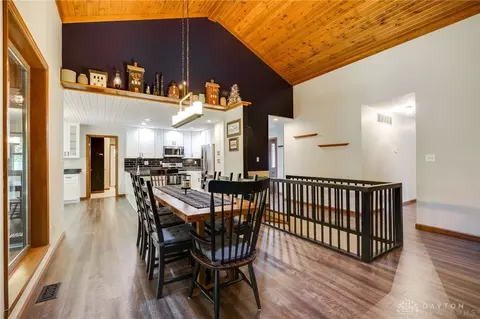 Dining - 3930 Mallard Ave, Springfield, OH 45503 photo 2 of 5