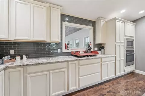 Kitchen - 5872 E Us Highway 36, Cable, OH 43009 photo 5 of 7