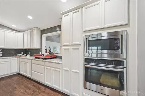 Kitchen - 5872 E Us Highway 36, Cable, OH 43009 photo 4 of 7