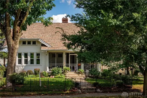 2020 Far Hills Ave, Oakwood, OH 45419