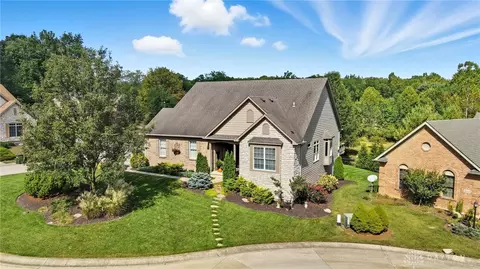 2691 Majestic Oaks Ct, Beavercreek, OH 45431