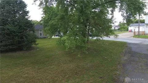 Exterior - 1015 Hillcrest Ave, Springfield, OH 45504 photo 4 of 10